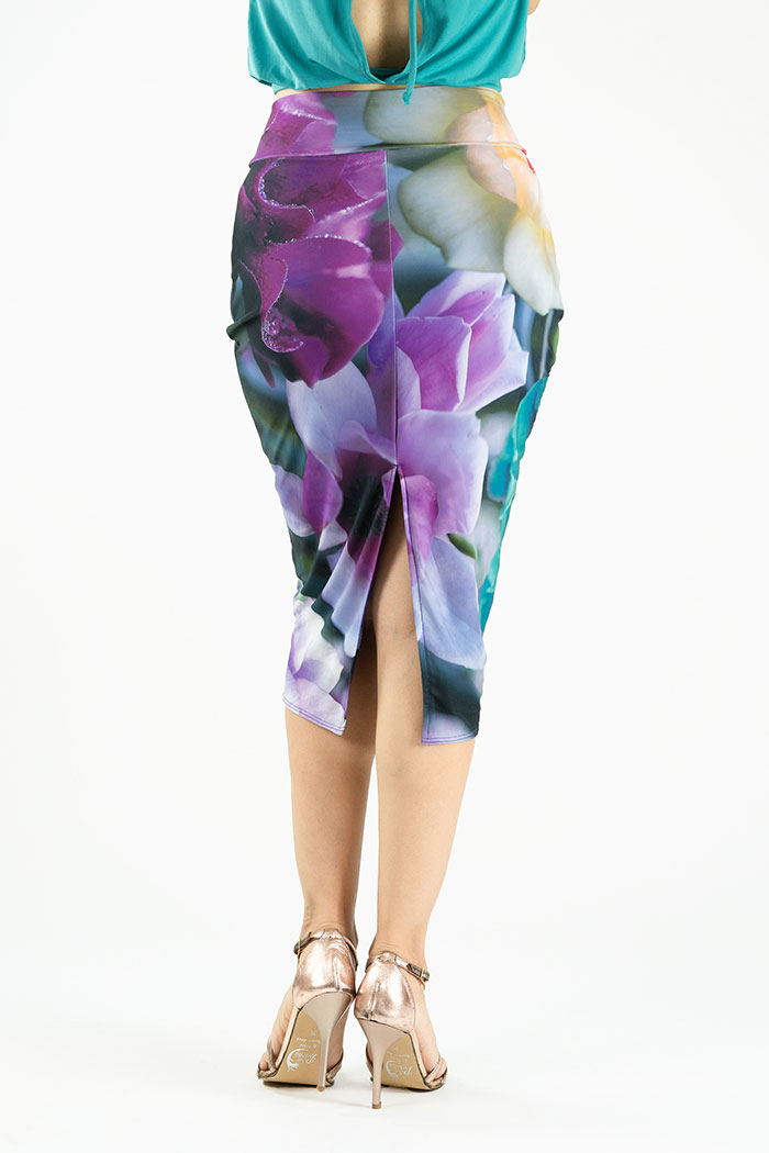 falda de tango con estampado llamativo de flores y apertura detrás